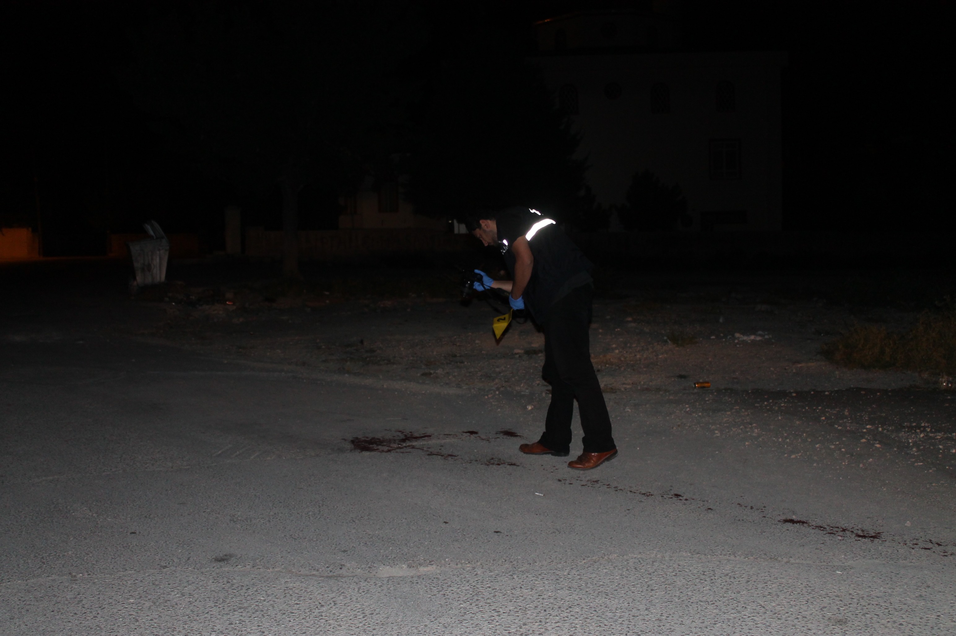 Arkadaşının boğazını kesti!