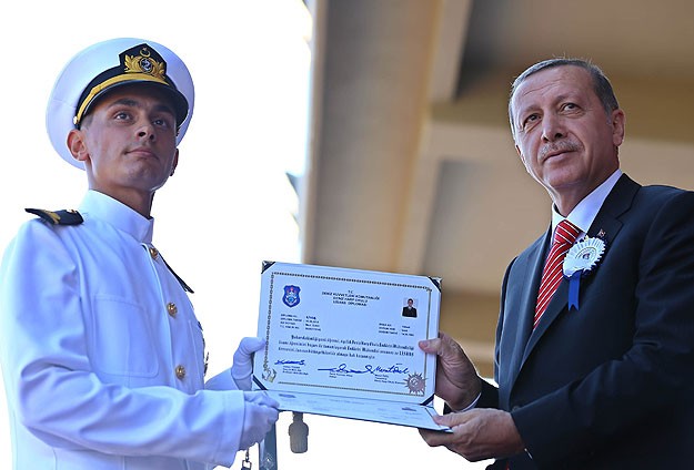 Deniz Harp Okulunda diploma heyecanı