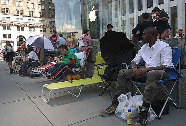 iPhone 6 için şimdiden sıraya girdiler