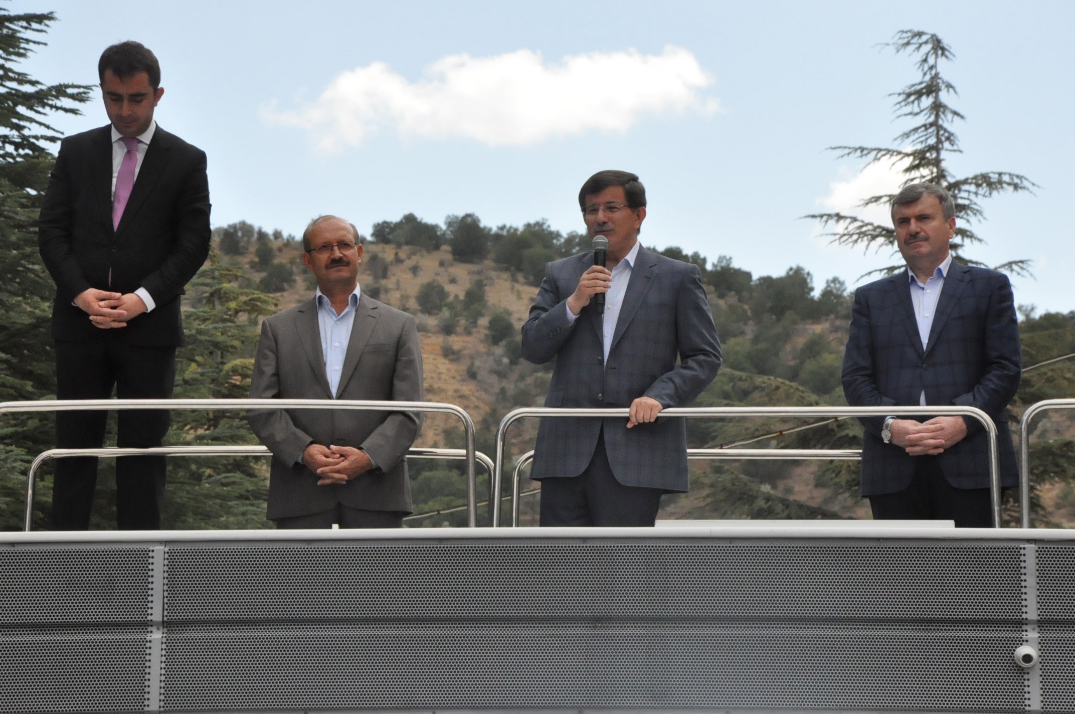 Davutoğlu: Bu emaneti teslim etmeyeceğiz
