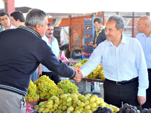 Başkan Akkaya’dan pazar ziyareti