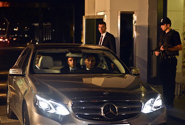 Başbakan Davutoğlu gazetecilerle görüştü