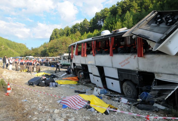 Antalya-Isparta karayolunda kaza: 13 ölü