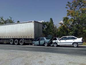 Zincirleme trafik kazası: 3 yaralı