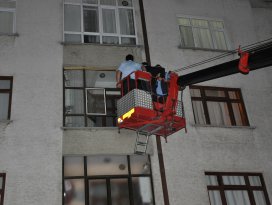 Yaşlı adamı itfaiye kurtardı