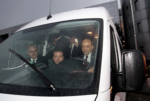 Bakan Işık elektrikli minibüsü test etti