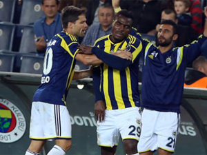 Saracoğlunda olay hareket! Emenike...