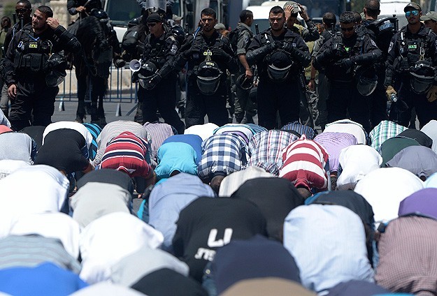 İsrailden Mescid-i Aksada namaza yaş sınırlaması