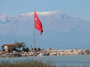 Anamas Dağı’nın zirvesine kar yağdı