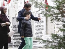 Başbakan şehitleri unutmadı
