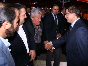 Davutoğlundan Şahinin ailesine taziye ziyareti