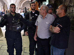 İsrail polisinden Mescid-i Aksaya baskın