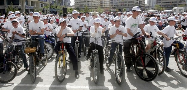 Bu şehirde 800 bin kişi bisiklete biniyor