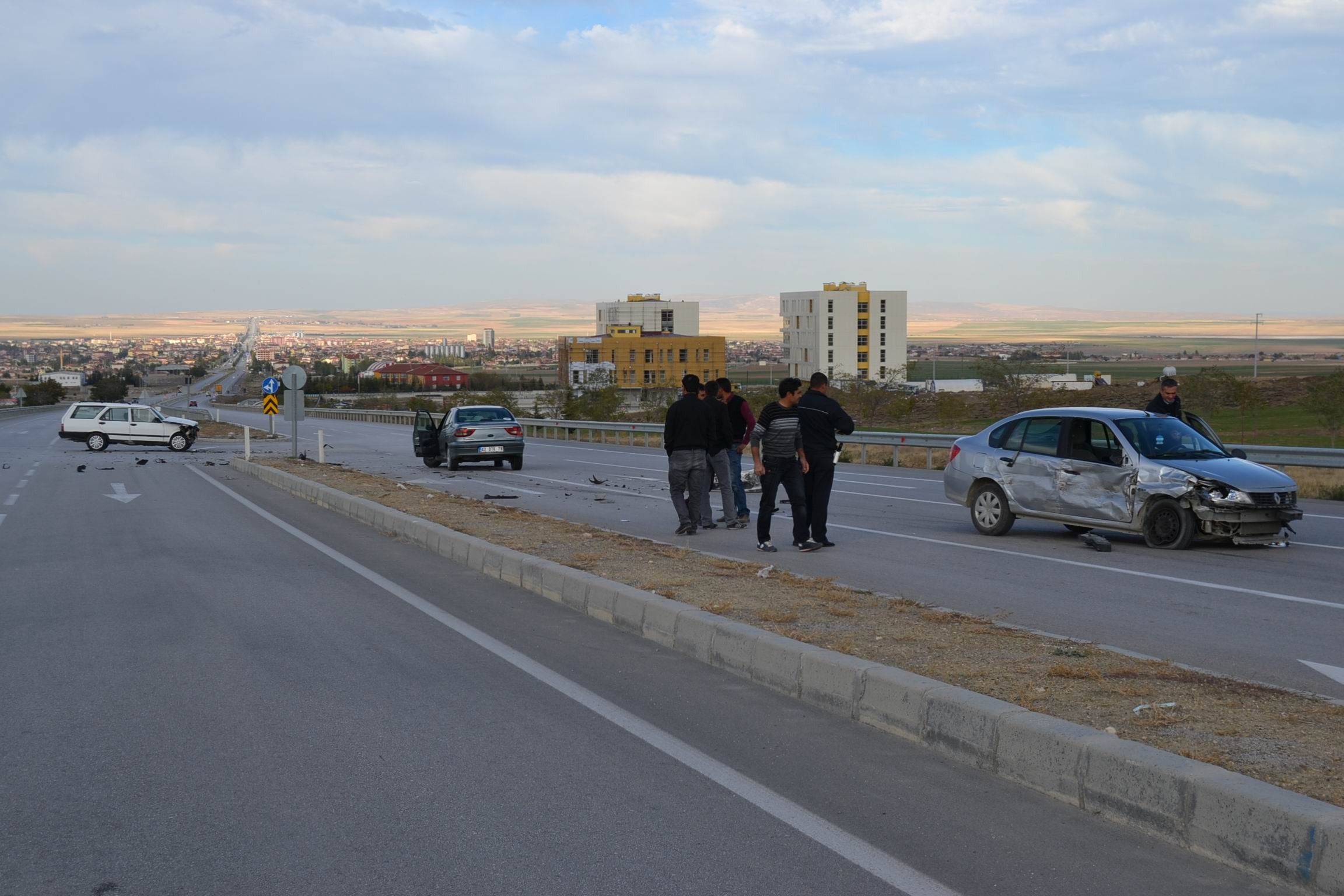 Kulu’da üç aracın karıştığı kazada 2 kişi yaralandı