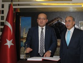 Akdoğan Adana Valiliğini ziyaret etti