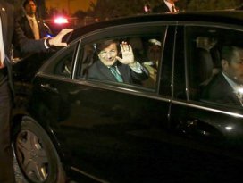 Davutoğlundan anlamlı ziyaret