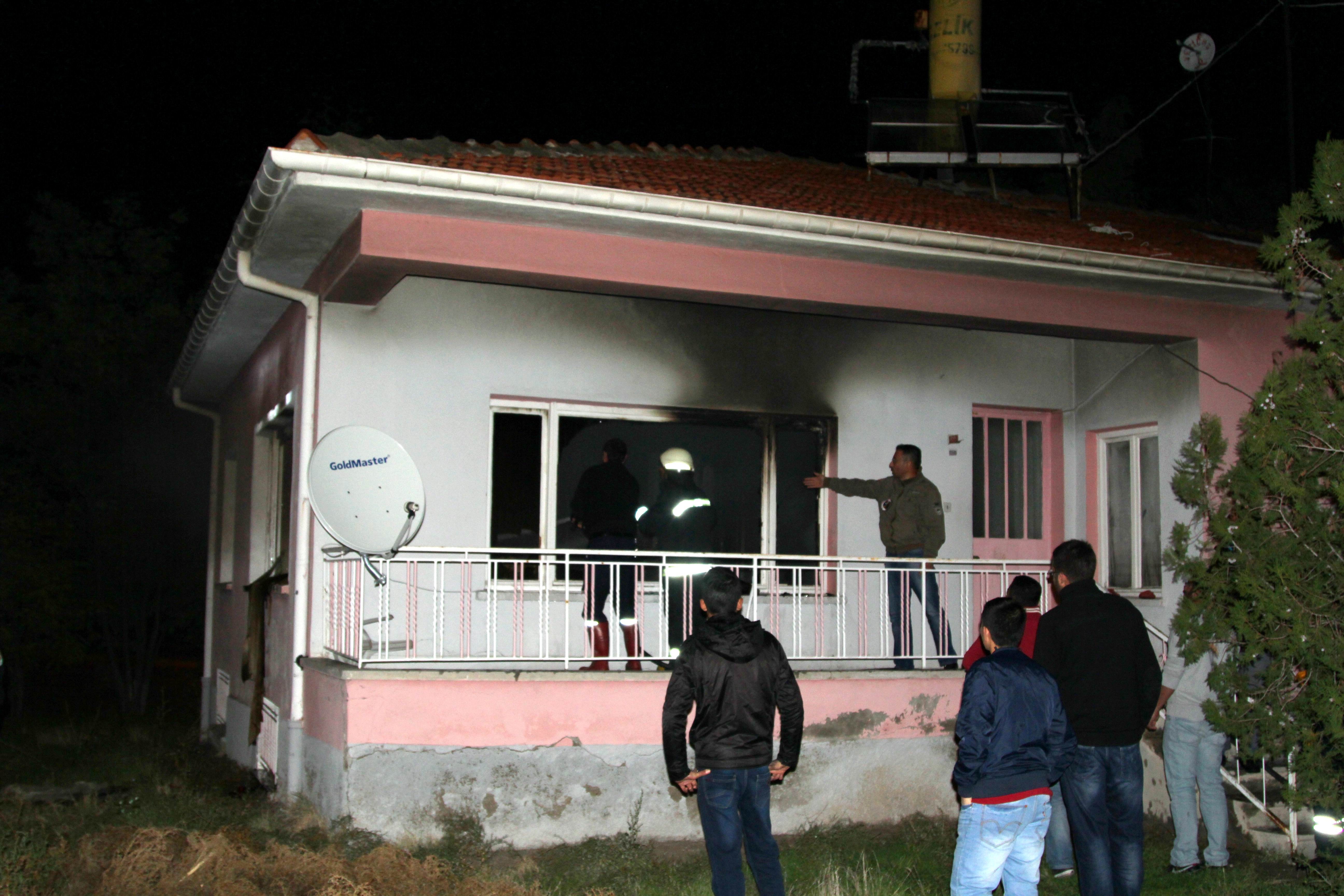 Cihanbeylide ev yangını