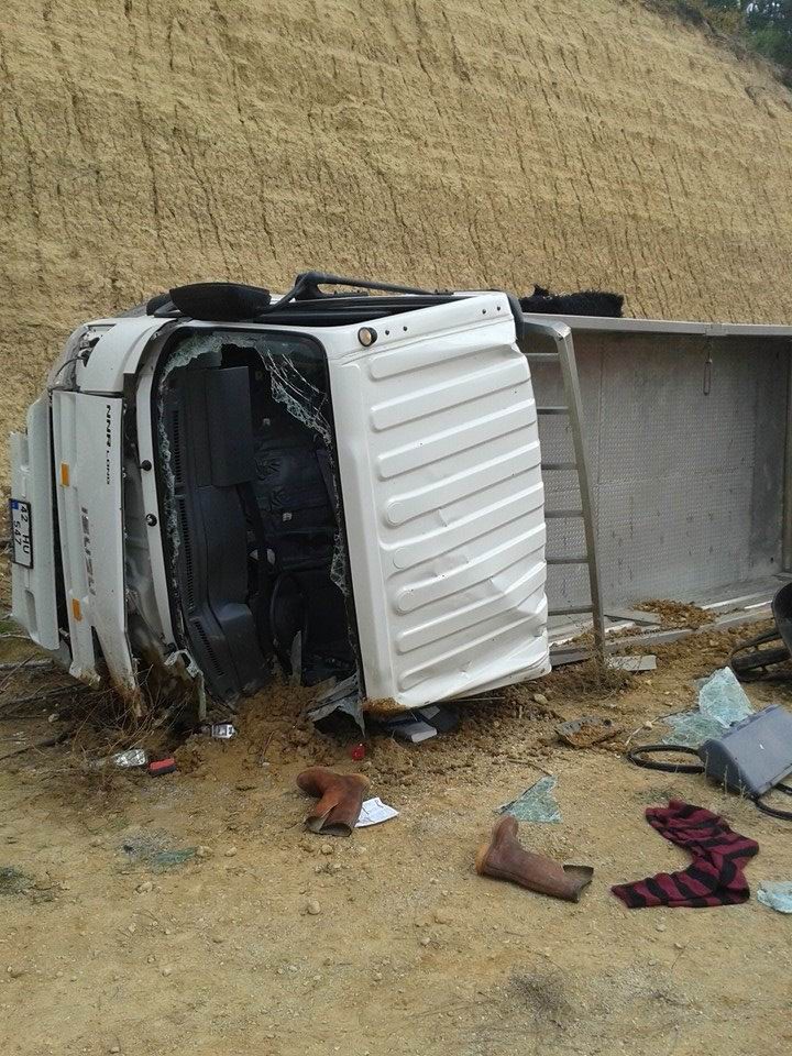 Konyada kamyonet devrildi: 2 yaralı