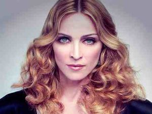 Madonna kızıyla çocuk giyimine el atıyor
