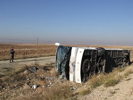 Yolcu otobüsü şarampole devrildi: 36 yaralı
