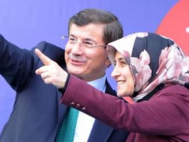 Eşinden Başbakan Davutoğluna büyük jest