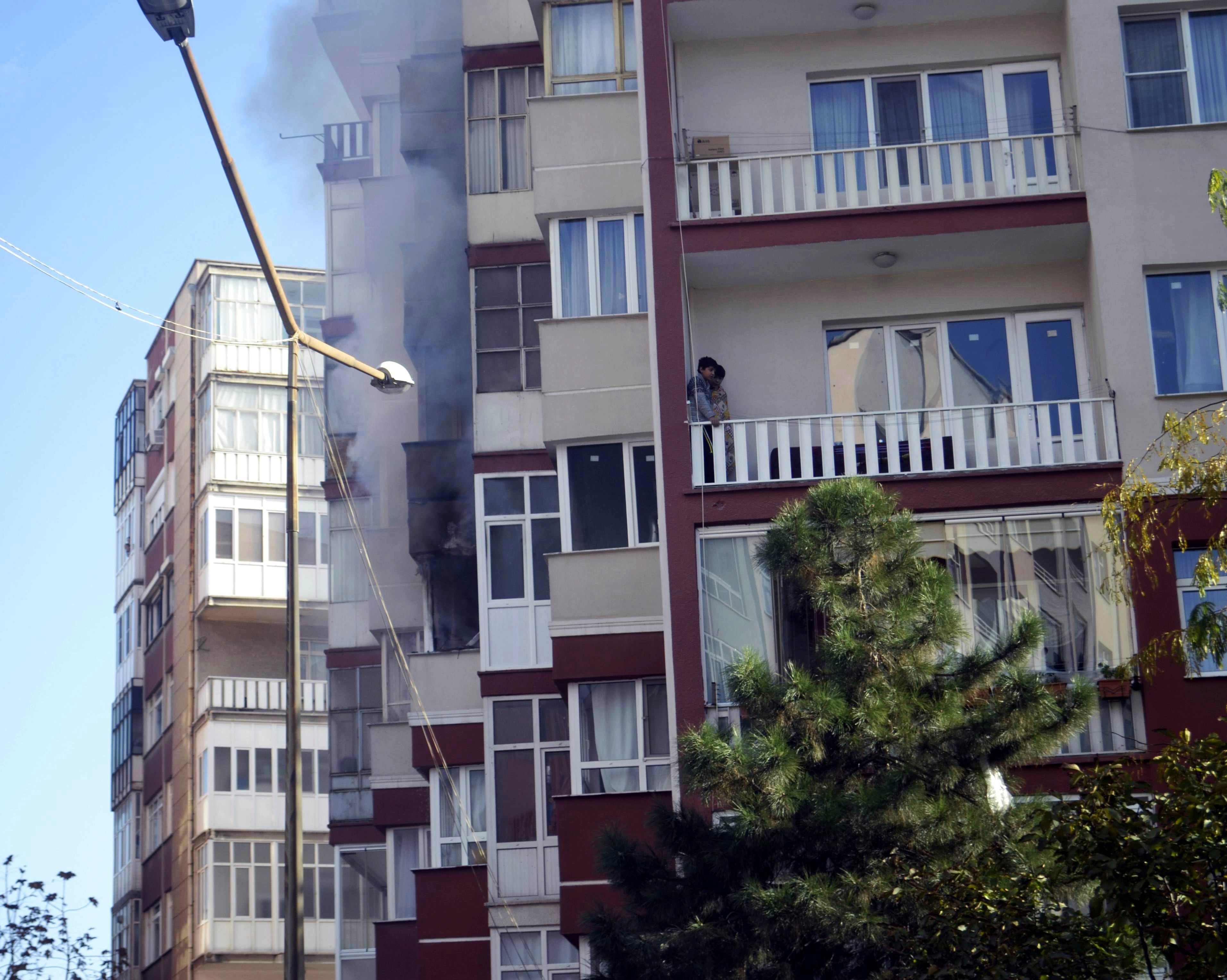 Sigarayla oyun iki kardeşi ...