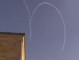 Türk Yıldızları Anıtkabir üzerinde kalp çizdi