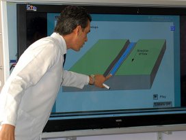 Okullara 101 bin etkileşimli tahta daha geliyor