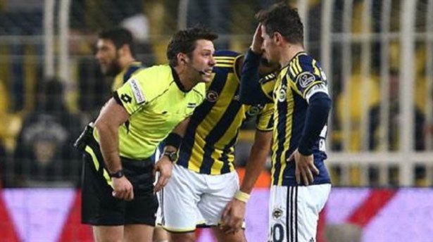 Aydınus Emre Belözoğlunu sakatladı!