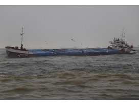 Samsunda kuru yük gemisi karaya oturdu