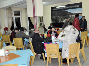 Yolda kalan vatandaşlar yurtlara yerleştirildi