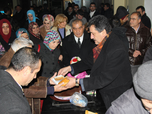 Cihanbeyli yolda kalanların yardımına koştu