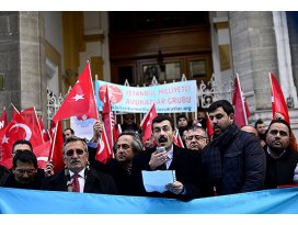 Uygur Türkleri için Eminönünde eylem