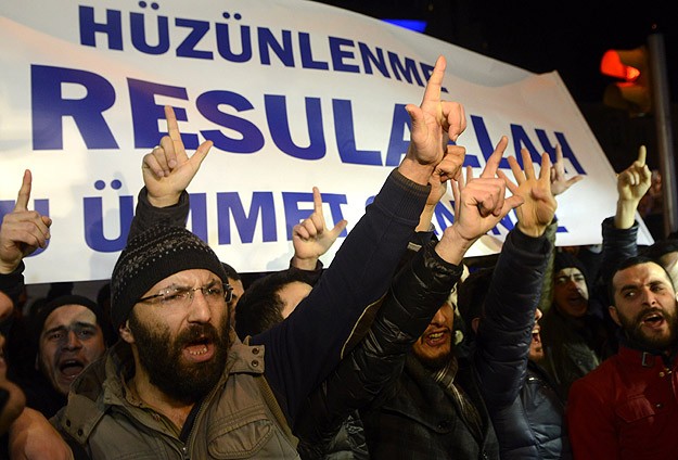 Karikatürlerin yayımlanması protesto edildi