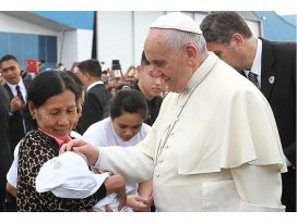 Papa Franciscus Taclobanı ziyaret etti