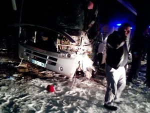 MHP’lileri taşıyan araç kaza yaptı: 1 ölü, 9 yaralı