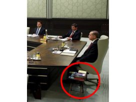 Bakanlar Kurulundaki fotoğrafta detay