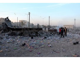 Suriyede pazar yerine varil bombalı saldırı: 65 ölü