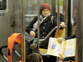 Ünlü aktör metroya bindi kimse tanımadı