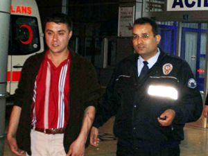 Alkolü aldı babasını bıçakladı