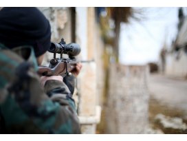 Suriyede çatışan İngiliz vatandaşı İzmirde yakalandı