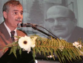Işık Kansu Cumhuriyet gazetesinde işten çıkartıldı