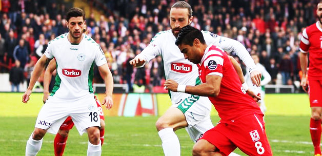 Torku Konyaspor deplasmanda güldü!