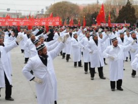 Uygur Müslüman imamlara danslı Çin işkencesi!