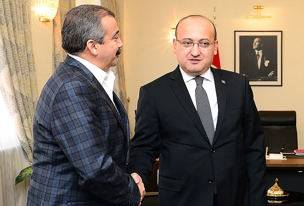 Başbakan Yardımcısı Akdoğan HDPli Önder ile görüştü