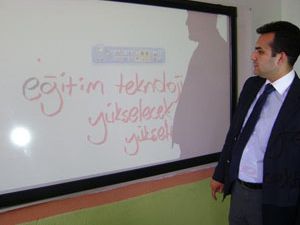 Altınekin okullarına akıllı tahta