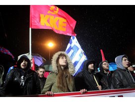 Komünistler SYRIZA hükümetini protesto etti