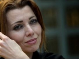 Elif Şafak İsveçte Erdoğan ve Türkiyeyi karaladı