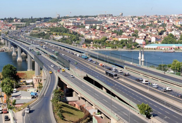 İstanbulda yarın bazı yollar trafiğe kapatılacak