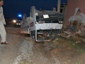 Pikap evin duvarına çarptı: 1 yaralı